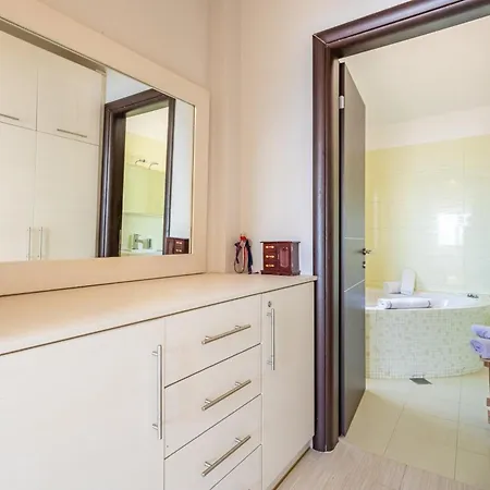 Salvia Vilă Katávolos