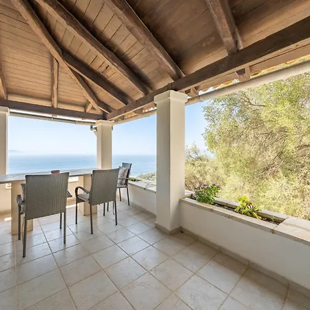 Salvia Vilă Katávolos