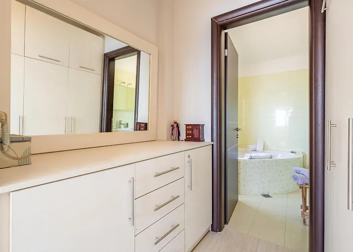 Salvia Βίλα Κατάβολος